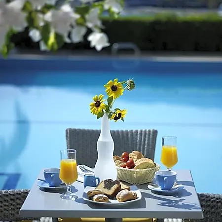 Nikis Village Hotel *