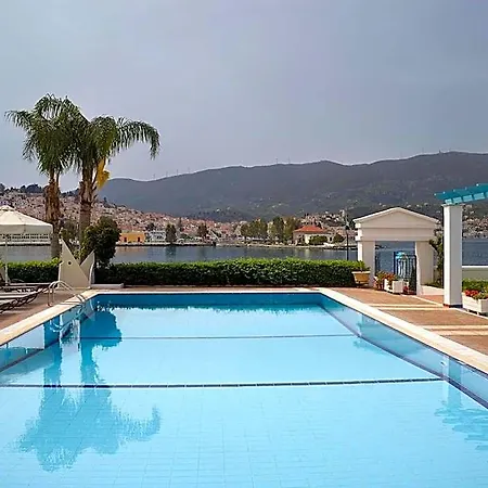 Nikis Village Hotel *